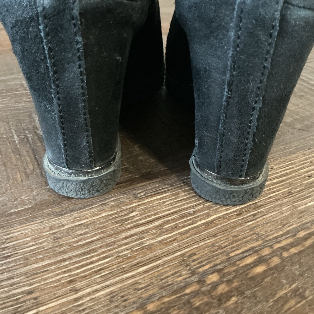 Donald J. Pilner Dillion Black Distressed Ankle Wedge Boots Size 6.5 - Picture 8 of 10